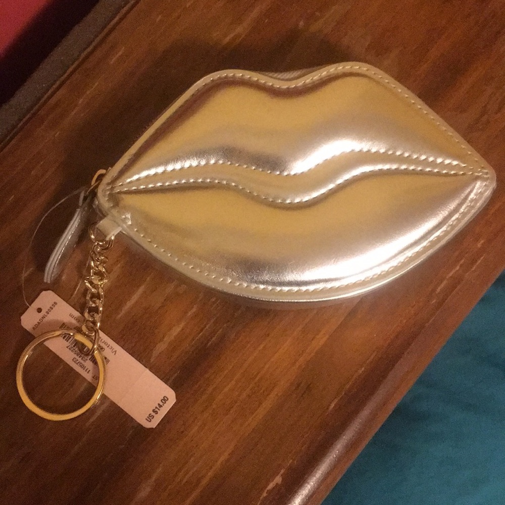 Brand New Lip Purse